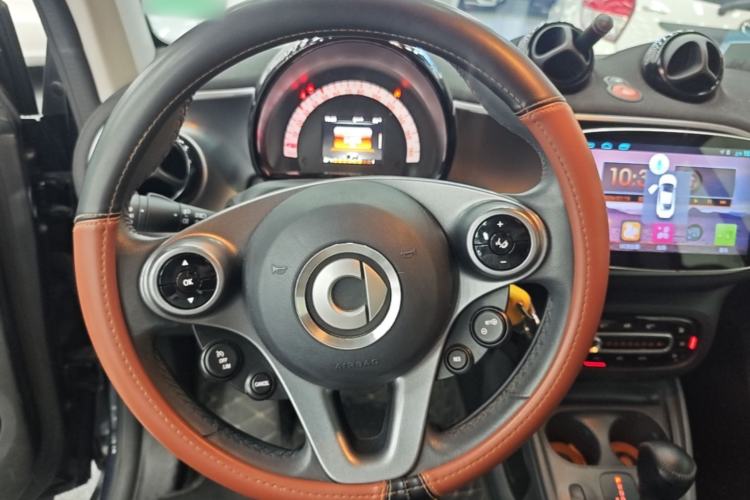 Used smart fortwo 2017 Model 1.0L 52 kW Melody Blue Special Edition China V Standard Steering Wheel