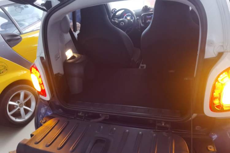 Used smart fortwo 2017 1.0L 52kW New Sound Special Edition China V Emission Standard Trunk