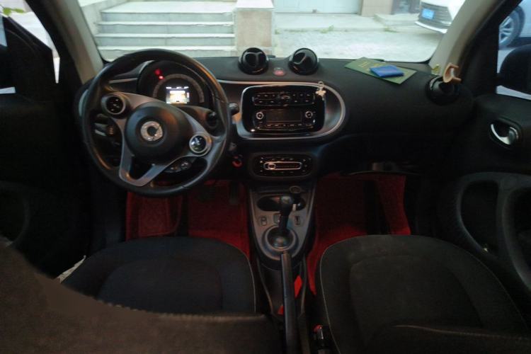 Used smart fortwo 2017 Model 1.0L 52 kW Melody Blue Special Edition China V Standard Center Console