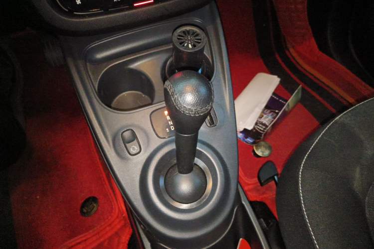 Used smart fortwo 2017 Model 1.0L 52 kW Melody Blue Special Edition China V Standard Gear Lever