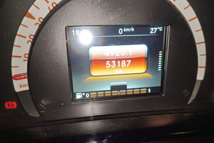 Used smart fortwo 2017 Model 1.0L 52 kW Melody Blue Special Edition China V Standard Odometer Close Up