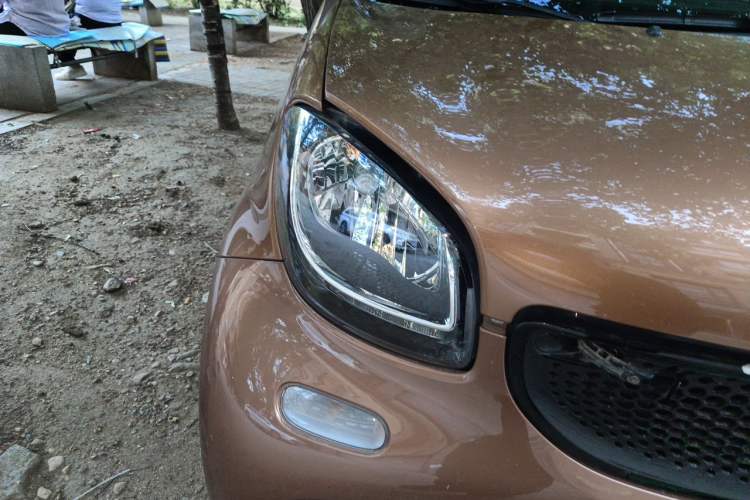 Used smart fortwo 2017 Model 1.0L 52 kW Melody Blue Special Edition China V Standard Right Front Headlight