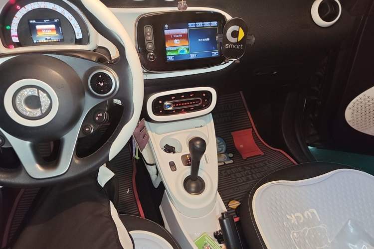 Used smart fortwo 2017 1.0L 52kW New Sound Special Edition China V Emission Standard Audio And AC Panel