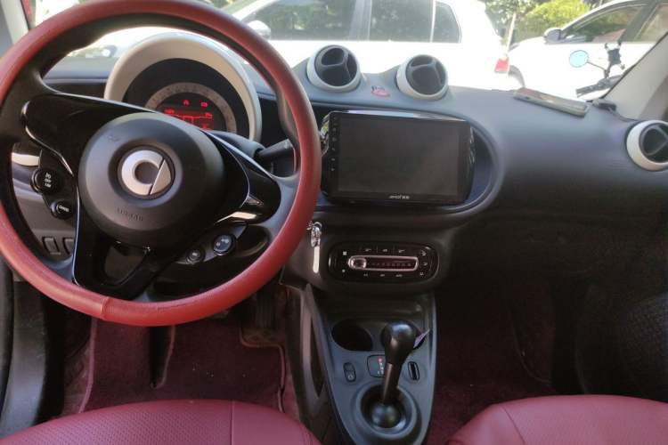 Used smart fortwo 2017 1.0L 52kW New Sound Special Edition China V Emission Standard Center Console