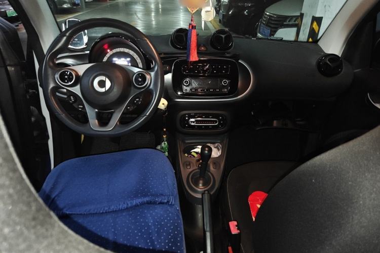 Used smart fortwo 2017 1.0L 52kW Hardtop Affection Special Edition Center Console