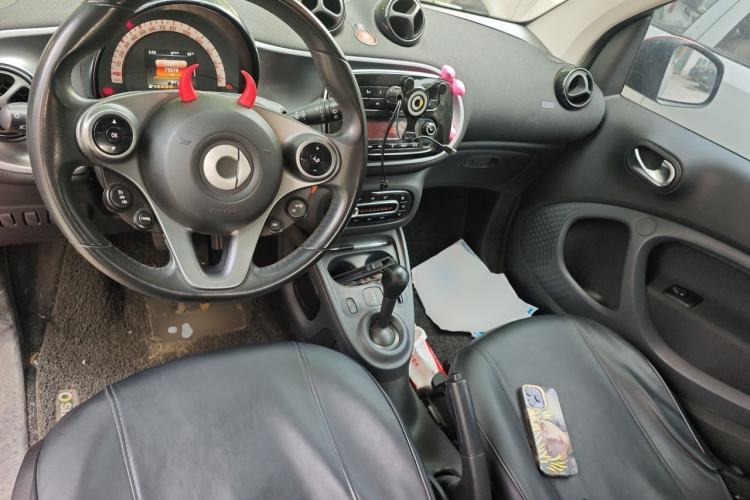 Used smart fortwo 2017 1.0L 52kW Hardtop Affection Special Edition Center Console