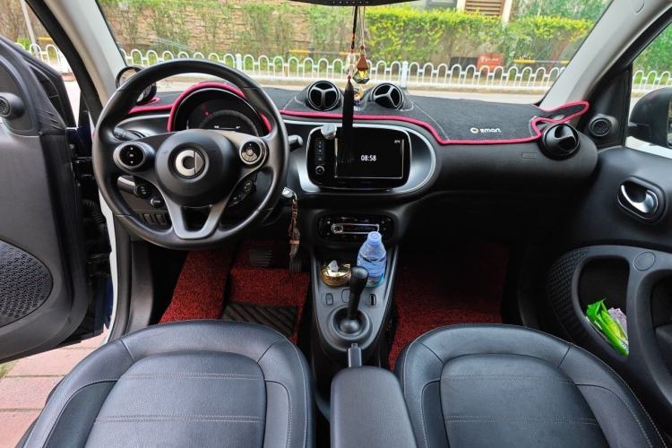 Used smart fortwo 2017 Model 0.9T 66 kW Melon Blue Special Edition China V Standard Center Console