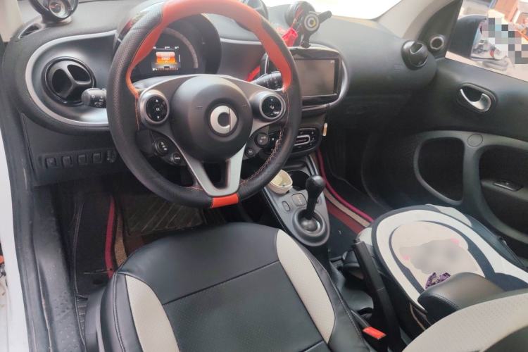 Used smart fortwo 2017 1.0L 52kW New Sound Special Edition China V Emission Standard Center Console
