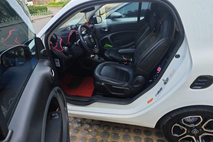 Used smart fortwo 2017 Model 0.9T 66 kW Melon Blue Special Edition China V Standard Driver Seat