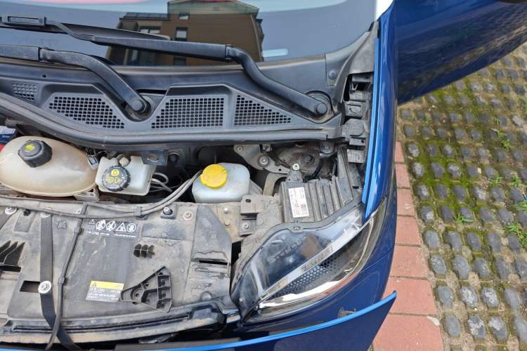 Used smart fortwo 2017 Model 0.9T 66 kW Melon Blue Special Edition China V Standard Engine Bay Left