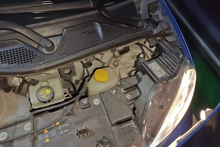 Used smart fortwo 2017 1.0L 52kW New Sound Special Edition China V Emission Standard Engine Bay Left