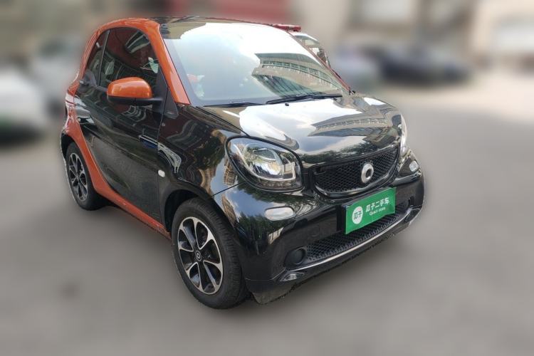 Used smart fortwo  Front Right 45 Deg