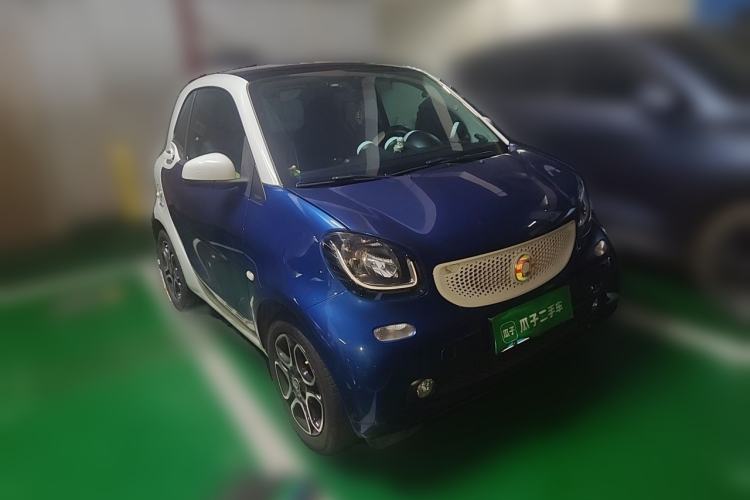 Used smart fortwo 2017 1.0L 52kW New Sound Special Edition China V Emission Standard Front Right 45 Deg
