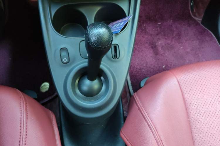 Used smart fortwo 2017 1.0L 52kW New Sound Special Edition China V Emission Standard Gear Lever
