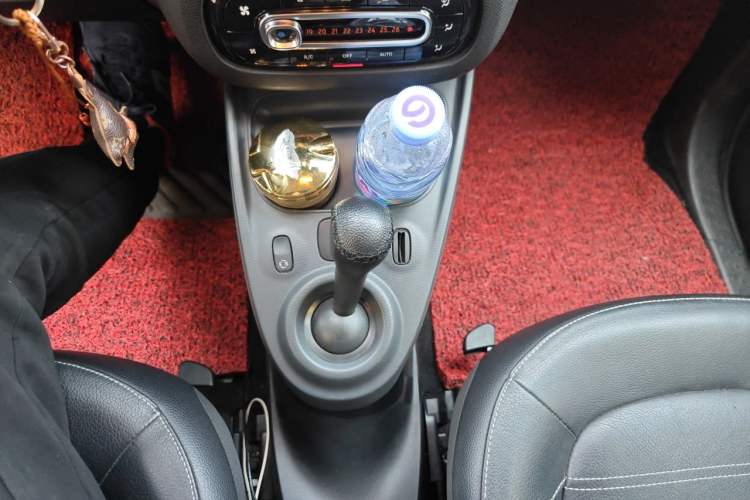 Used smart fortwo 2017 Model 0.9T 66 kW Melon Blue Special Edition China V Standard Gear Lever