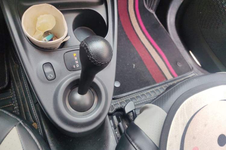 Used smart fortwo 2017 1.0L 52kW New Sound Special Edition China V Emission Standard Gear Lever