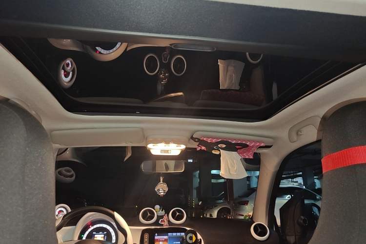 Used smart fortwo 2017 1.0L 52kW New Sound Special Edition China V Emission Standard Headliner