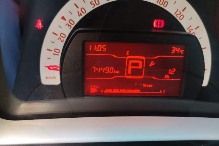 Used smart fortwo 2017 1.0L 52kW New Sound Special Edition China V Emission Standard Odometer Close Up
