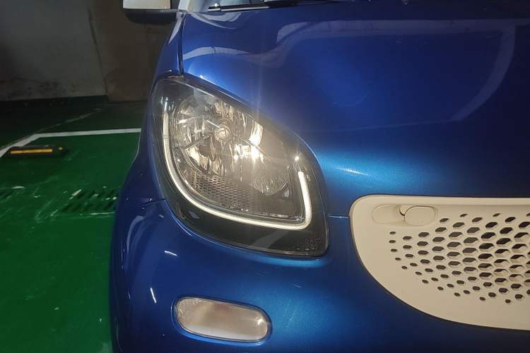 Used smart fortwo 2017 1.0L 52kW New Sound Special Edition China V Emission Standard Right Front Headlight