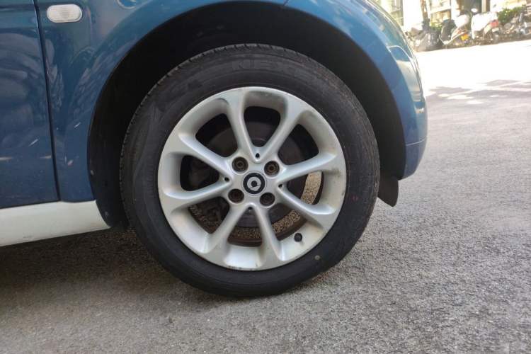 Used smart fortwo 2017 1.0L 52kW New Sound Special Edition China V Emission Standard Right Front Wheel Hub