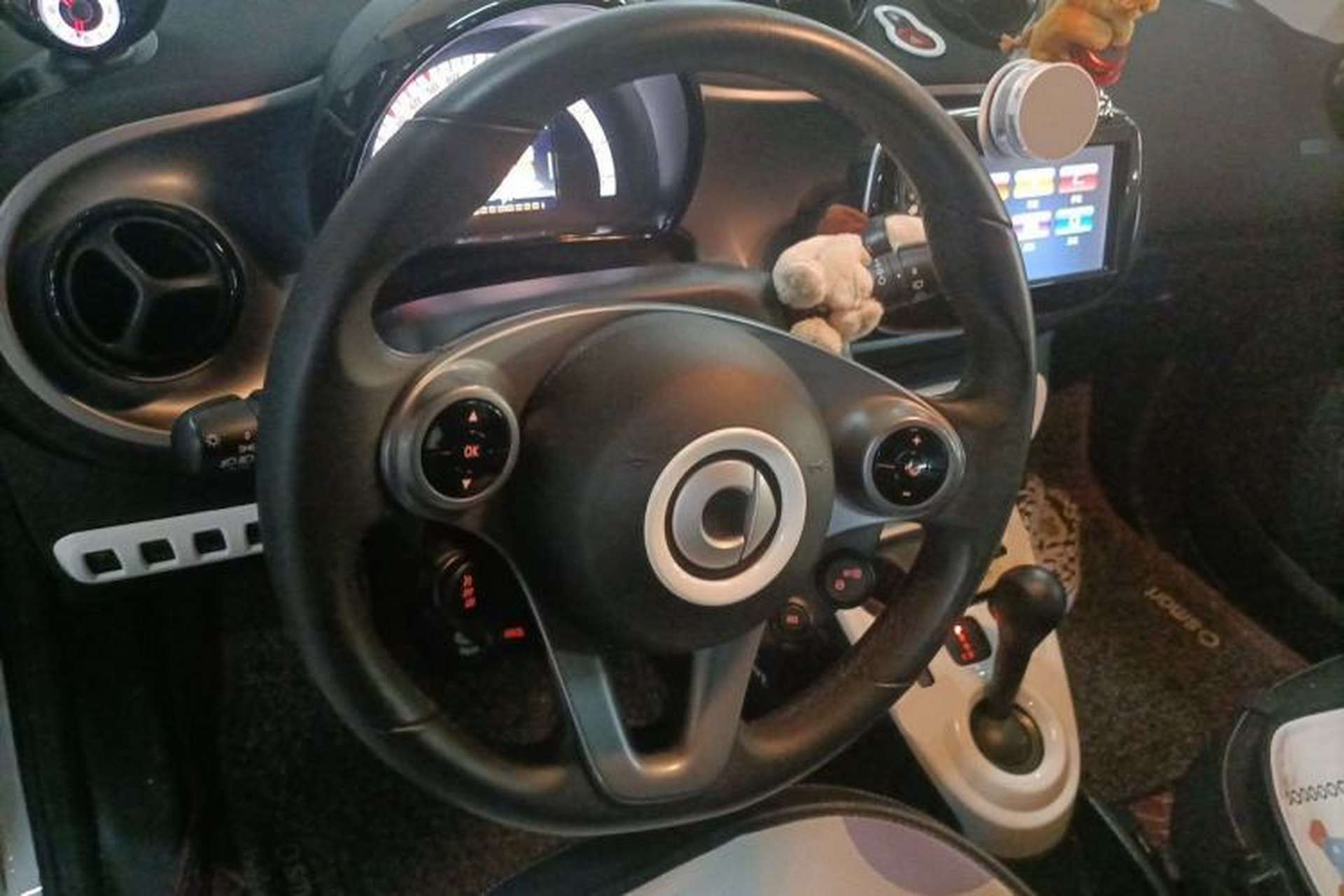 Used smart fortwo 2017 1.0L 52kW New Sound Special Edition China V Emission Standard Steering Wheel