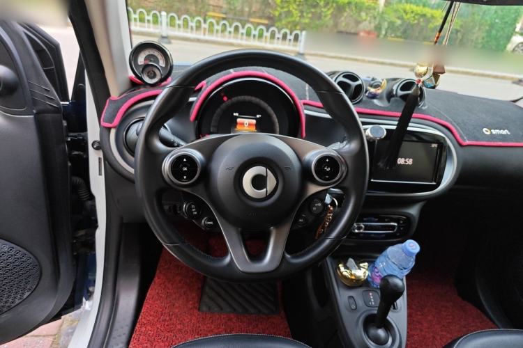 Used smart fortwo 2017 Model 0.9T 66 kW Melon Blue Special Edition China V Standard Steering Wheel