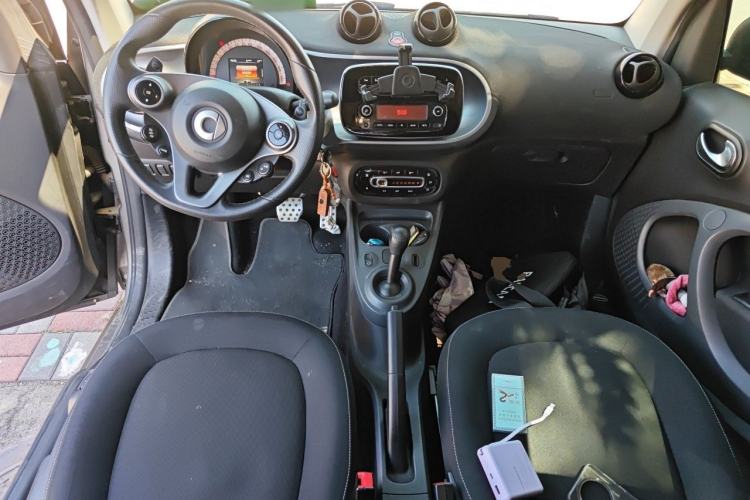 Used smart fortwo 2017 1.0L 52kW Grey Gravity Special Edition China V Emission Standard Center Console