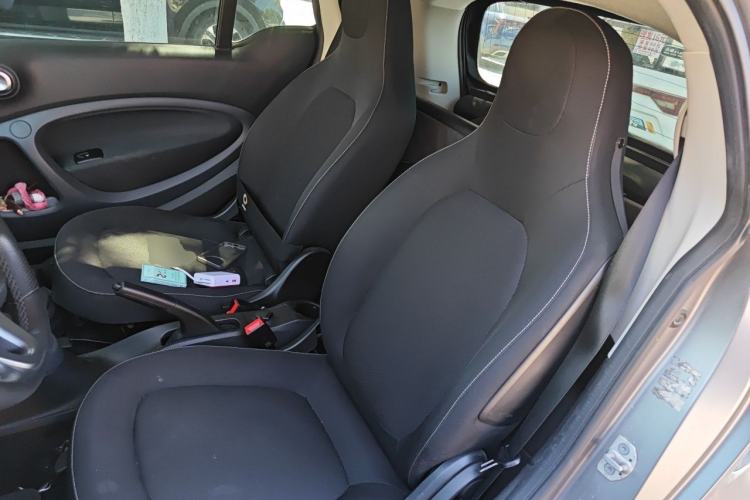 Used smart fortwo 2017 1.0L 52kW Grey Gravity Special Edition China V Emission Standard Left Rear Seat