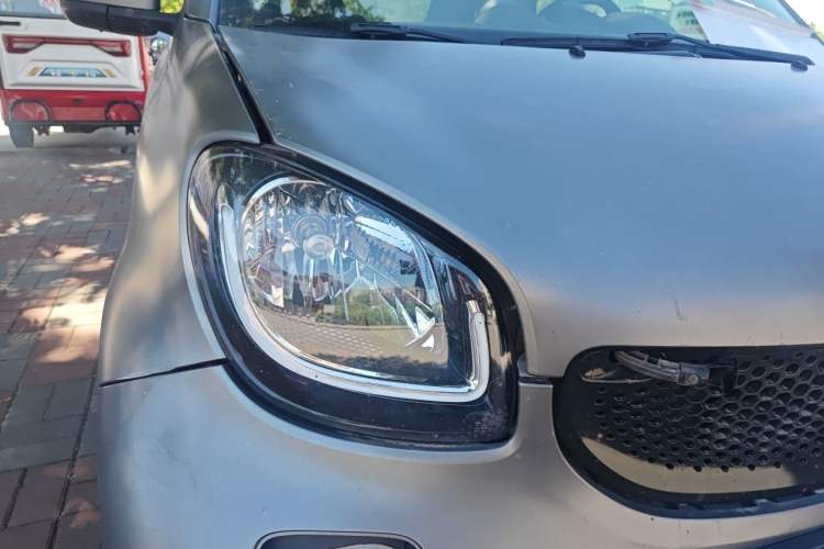 Used smart fortwo 2017 1.0L 52kW Grey Gravity Special Edition China V Emission Standard Right Front Headlight