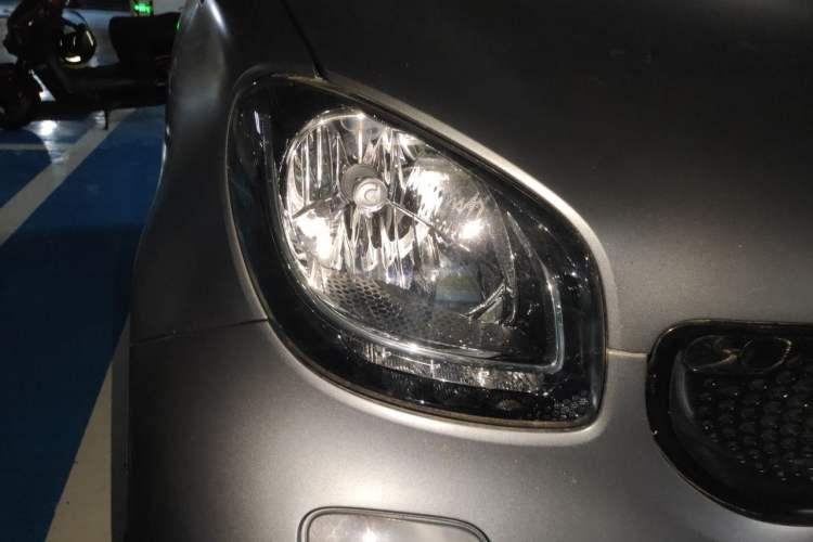 Used smart fortwo 2017 1.0L 52kW New Sound Special Edition China V Emission Standard Right Front Headlight