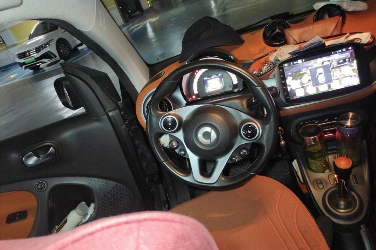 Used smart fortwo 2017 1.0L 52kW New Sound Special Edition China V Emission Standard Steering Wheel