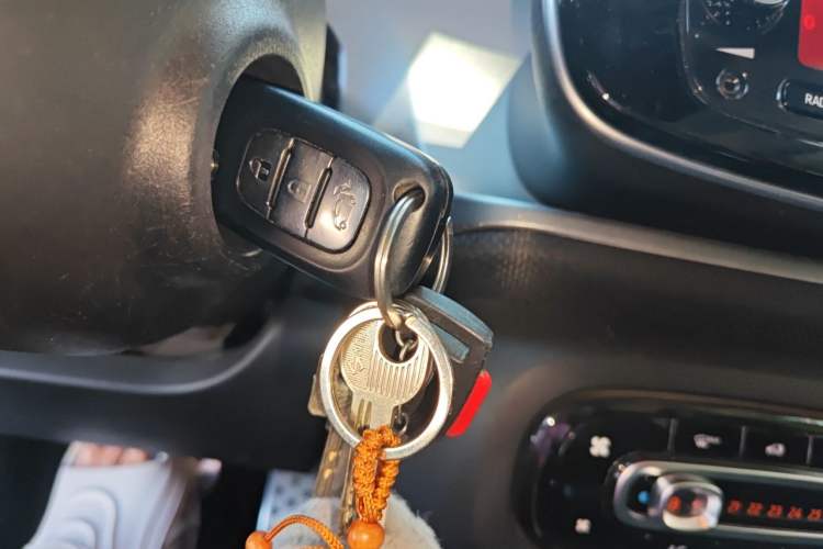 Used smart fortwo 2017 1.0L 52kW Grey Gravity Special Edition China V Emission Standard Vehicle Key