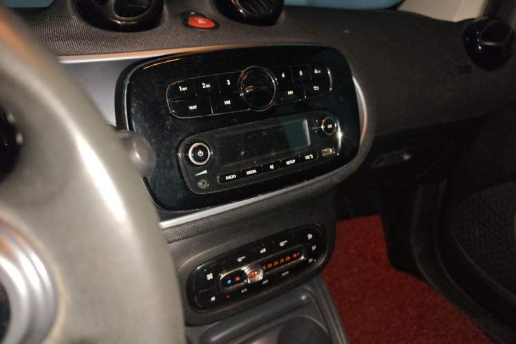 Used smart fortwo 2017 1.0L 52kW Hardtop Affection Special Edition Audio And AC Panel