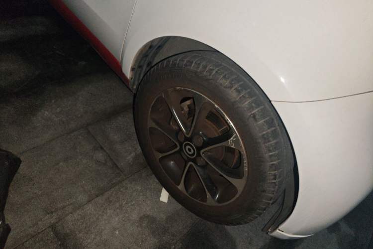 Used smart fortwo 2017 1.0L 52kW Hardtop Affection Special Edition Right Front Wheel Hub