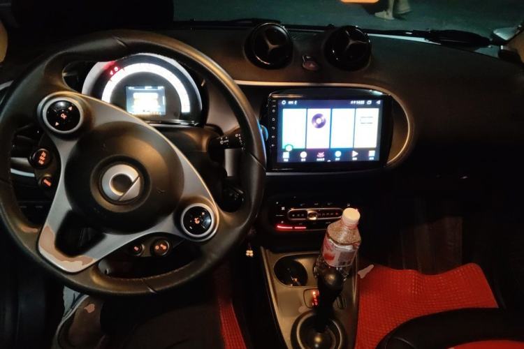 Used smart fortwo 2017 1.0L 52kW Hardtop Affection Special Edition Center Console