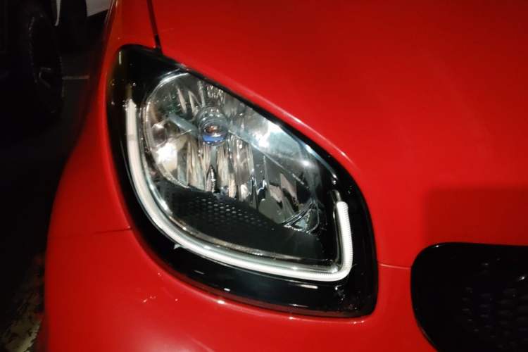 Used smart fortwo 2017 1.0L 52kW Hardtop Affection Special Edition Right Front Headlight