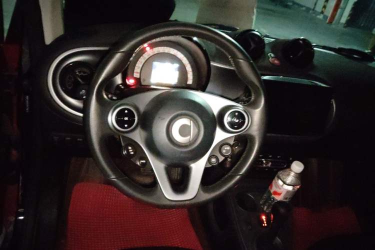 Used smart fortwo 2017 1.0L 52kW Hardtop Affection Special Edition Steering Wheel