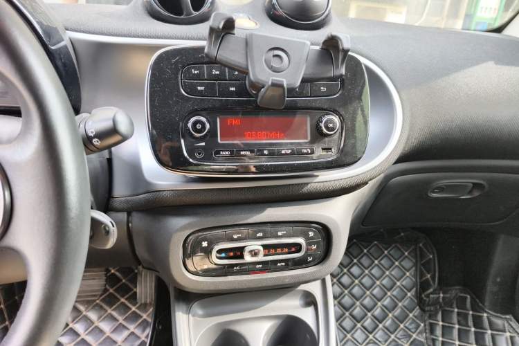 Used smart fortwo 2017 Model 1.0L 52 kW Melody Blue Special Edition China V Standard Audio And AC Panel