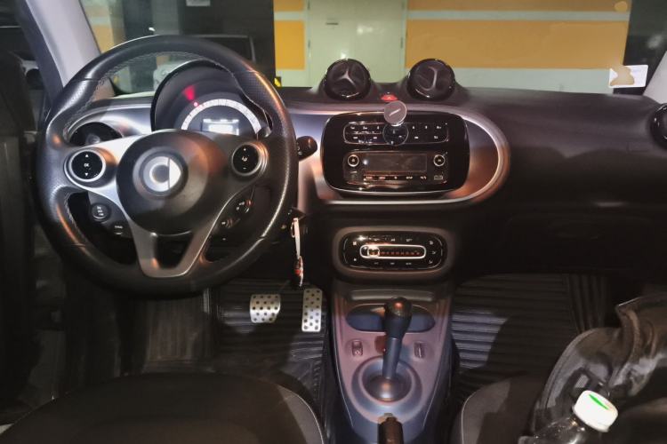 Used smart fortwo 2017 1.0L 52kW Grey Gravity Special Edition China V Emission Standard Center Console