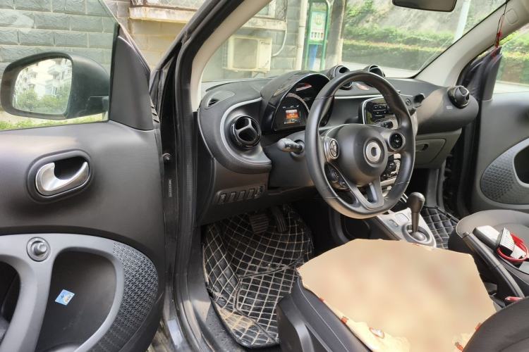 Used smart fortwo 2017 Model 1.0L 52 kW Melody Blue Special Edition China V Standard Driver Seat