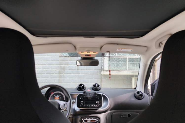Used smart fortwo 2017 Model 1.0L 52 kW Melody Blue Special Edition China V Standard Headliner