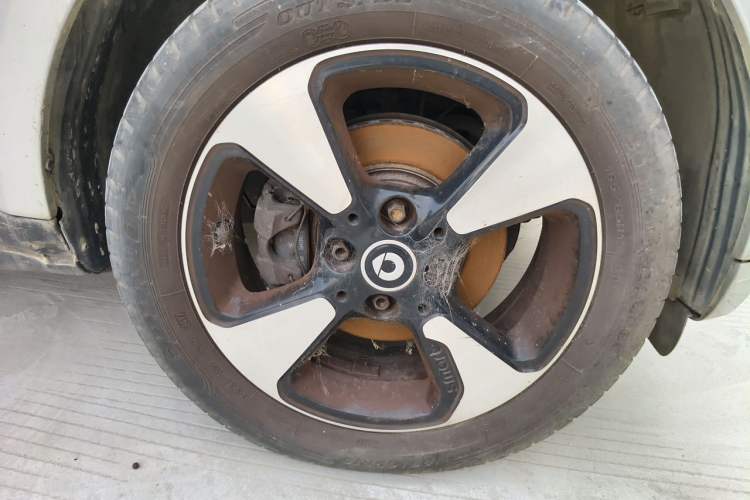 Used smart fortwo 2017 Model 1.0L 52 kW Melody Blue Special Edition China V Standard Right Front Wheel Hub