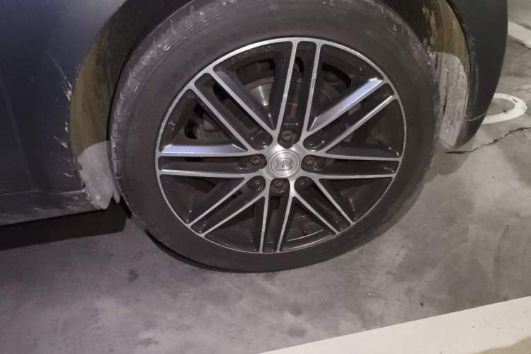Used smart fortwo 2017 1.0L 52kW Grey Gravity Special Edition China V Emission Standard Right Front Wheel Hub