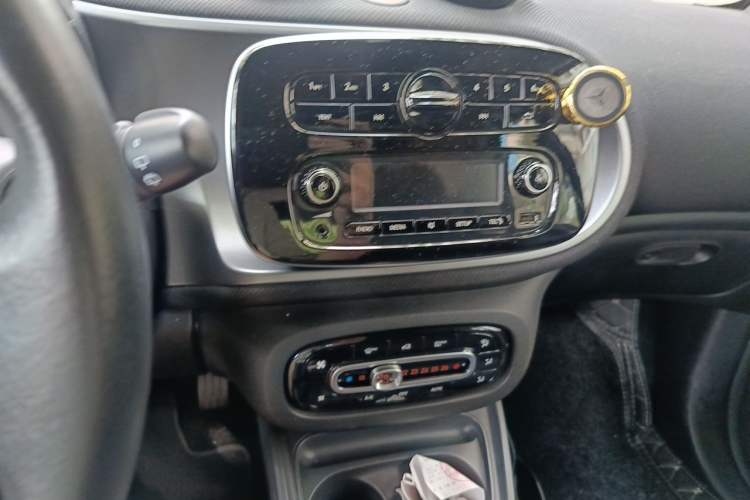 Used smart fortwo 2017 1.0L 52kW Hardtop Affection Special Edition Audio And AC Panel