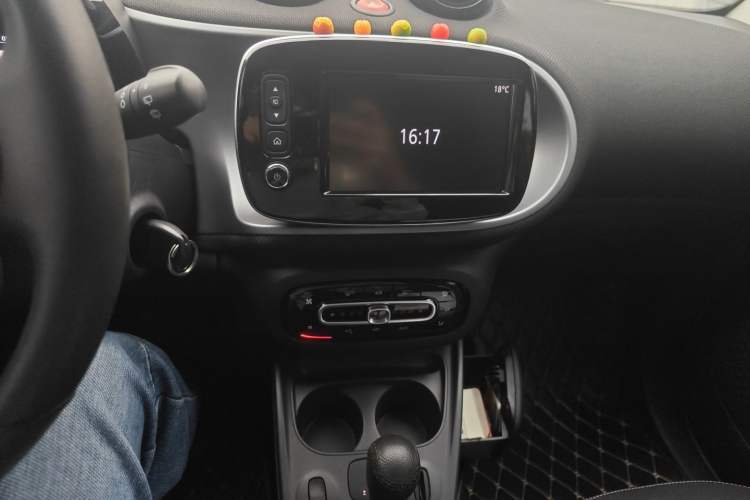 Used smart fortwo 2017 1.0L 52kW New Sound Special Edition China V Emission Standard Audio And AC Panel