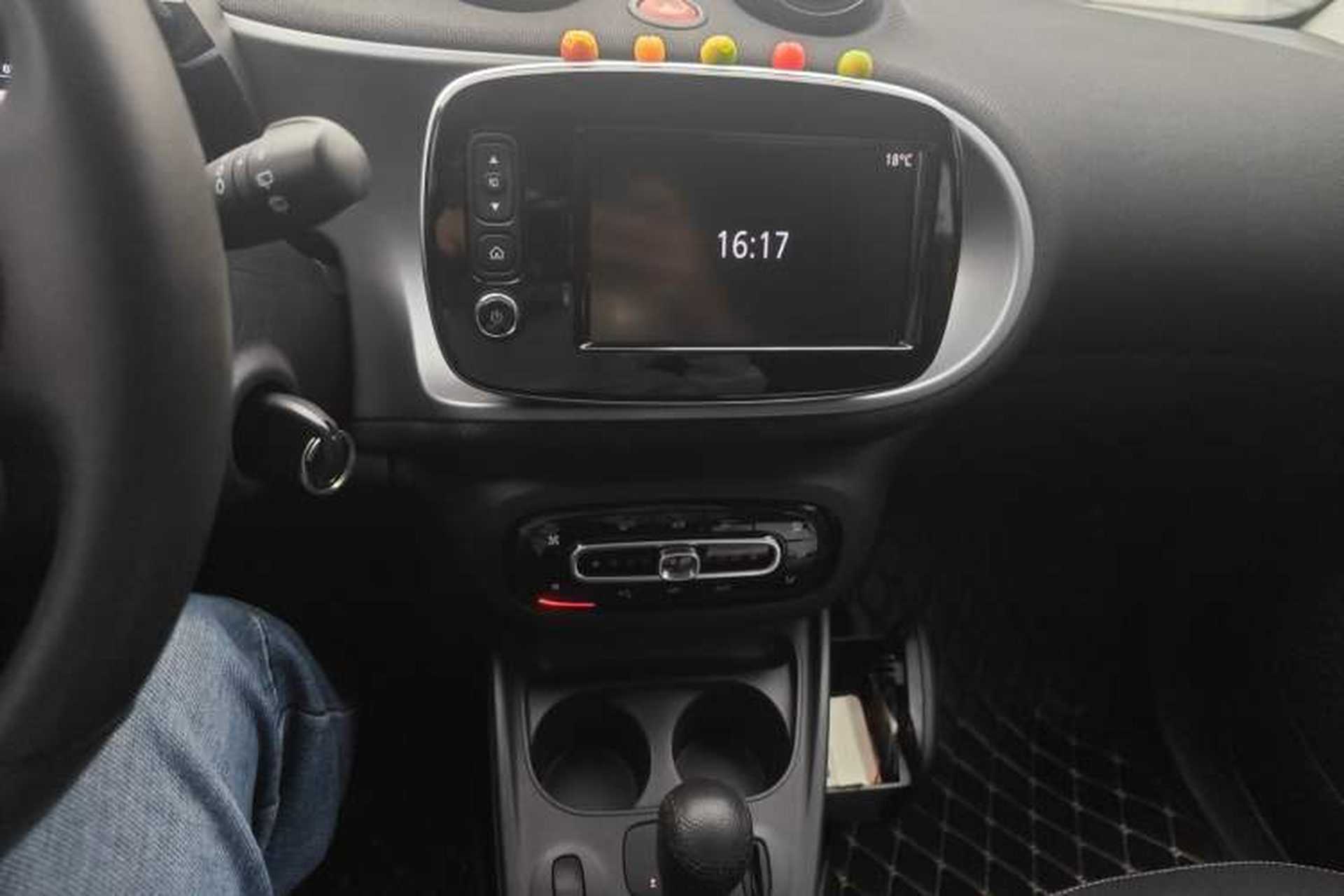 Used smart fortwo 2017 1.0L 52kW New Sound Special Edition China V Emission Standard Audio And AC Panel