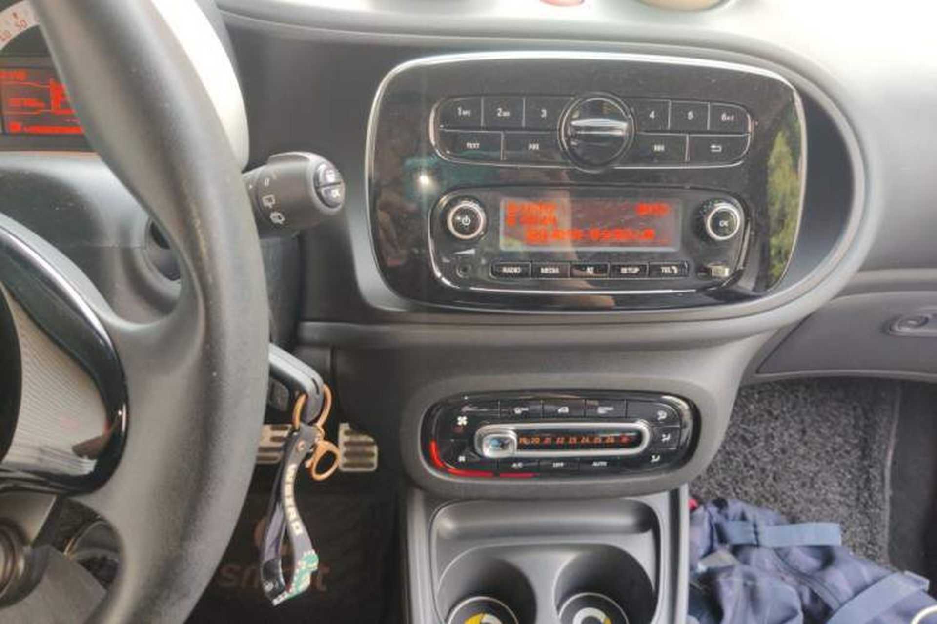 Used smart fortwo 2017 1.0L 52kW Hardtop Affection Special Edition Audio And AC Panel
