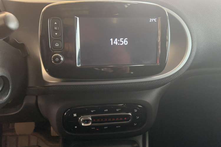 Used smart fortwo 2017 1.0L 52kW New Sound Special Edition China V Emission Standard Audio And AC Panel
