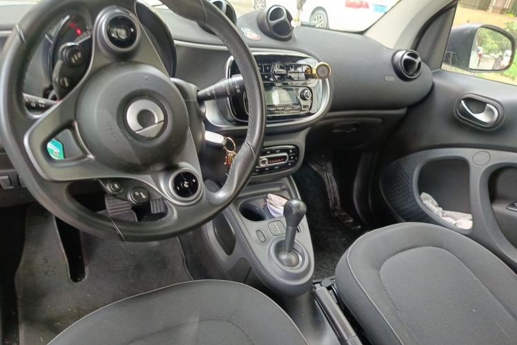 Used smart fortwo 2017 1.0L 52kW Hardtop Affection Special Edition Center Console