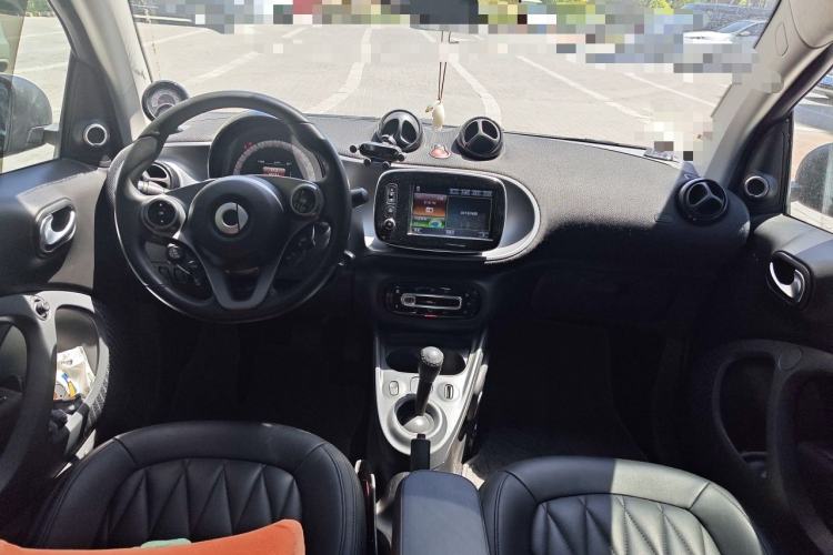 Used smart fortwo 2017 1.0L 52kW New Sound Special Edition China V Emission Standard Center Console